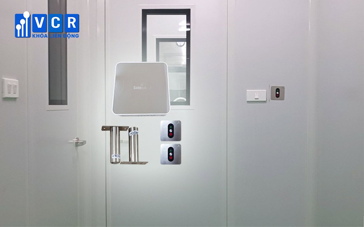 Khóa liên động lắp đặt âm tường trong thiết bị phòng sạch