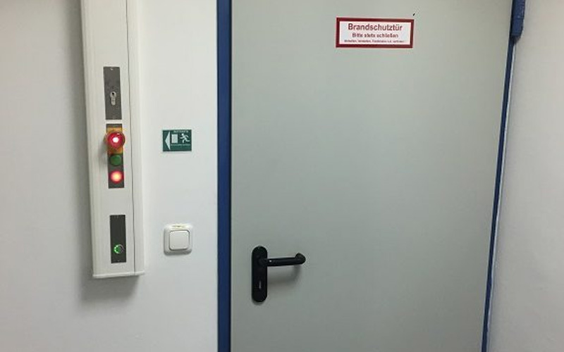Cửa đã đóng nhưng Interlock vẫn chưa cho mở cửa tiếp theo