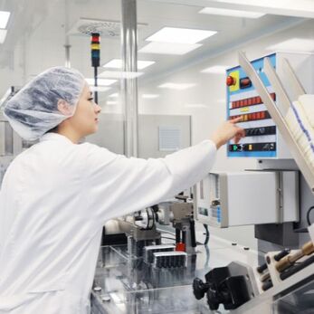 Interlock cho phòng cân chia: Kiểm soát cửa trong khu vực thao tác với nguyên liệu