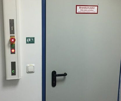 Cửa đã đóng nhưng Interlock vẫn chưa cho mở cửa tiếp theo
