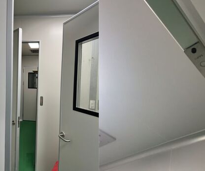 Đơn vị cung cấp Khóa liên động cửa phòng sạch đạt chuẩn GMP