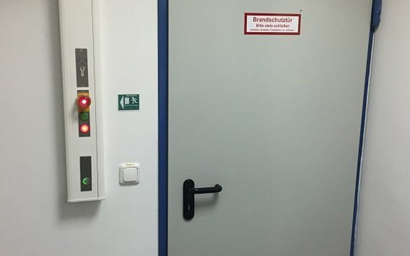 Cửa đã đóng nhưng Interlock vẫn chưa cho mở cửa tiếp theo