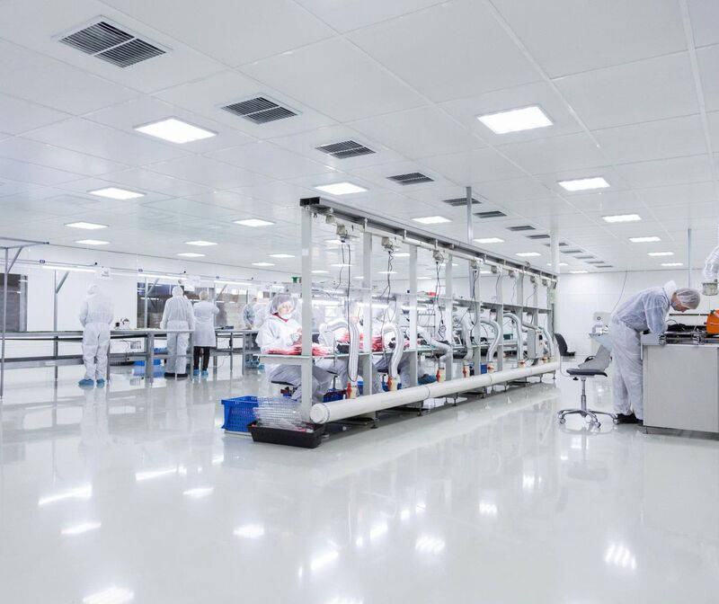 Interlock trong Material Airlock khi chuyển nguyên liệu vào khu sản xuất